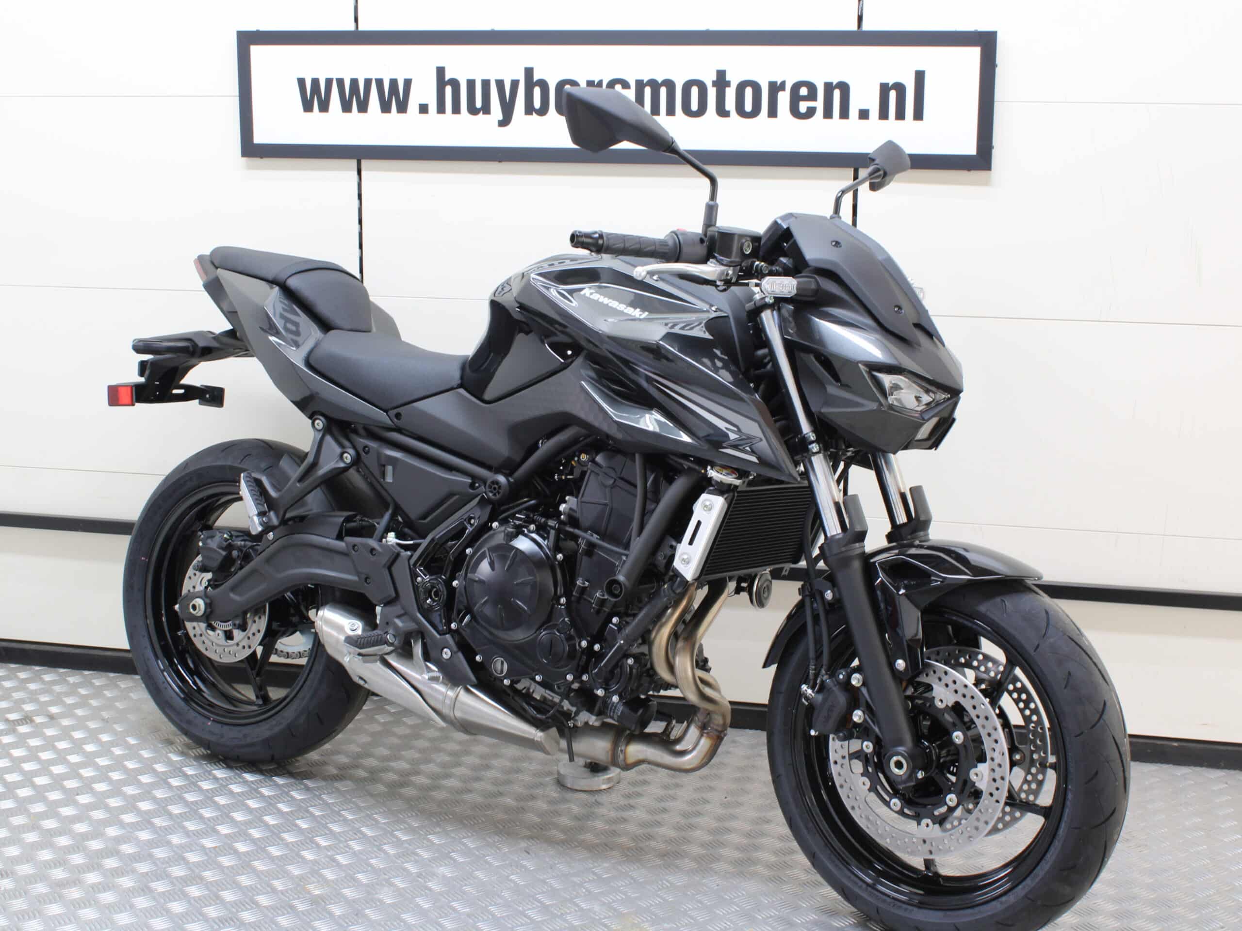 Kawasaki Z650 ABS Naked, foto 1 van 5